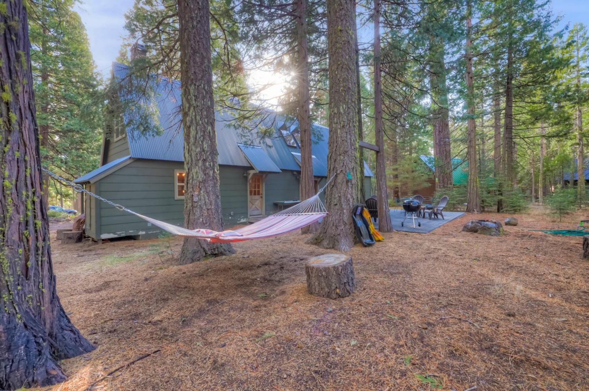 Spacious Classic Cabin Retreat- Near Lassen Mill Creek المظهر الخارجي الصورة